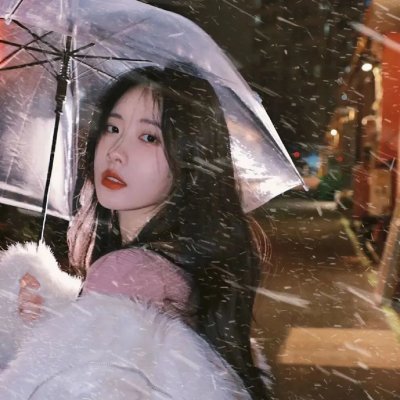 雨中的女人